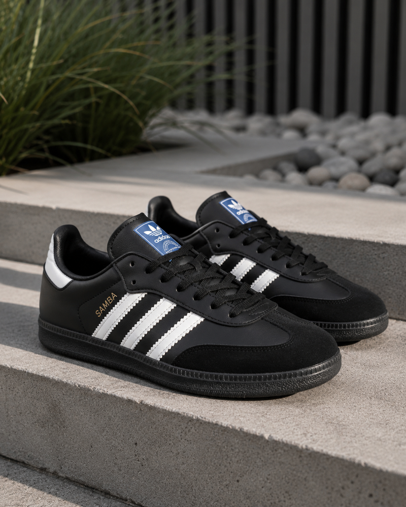B+W Sneakers